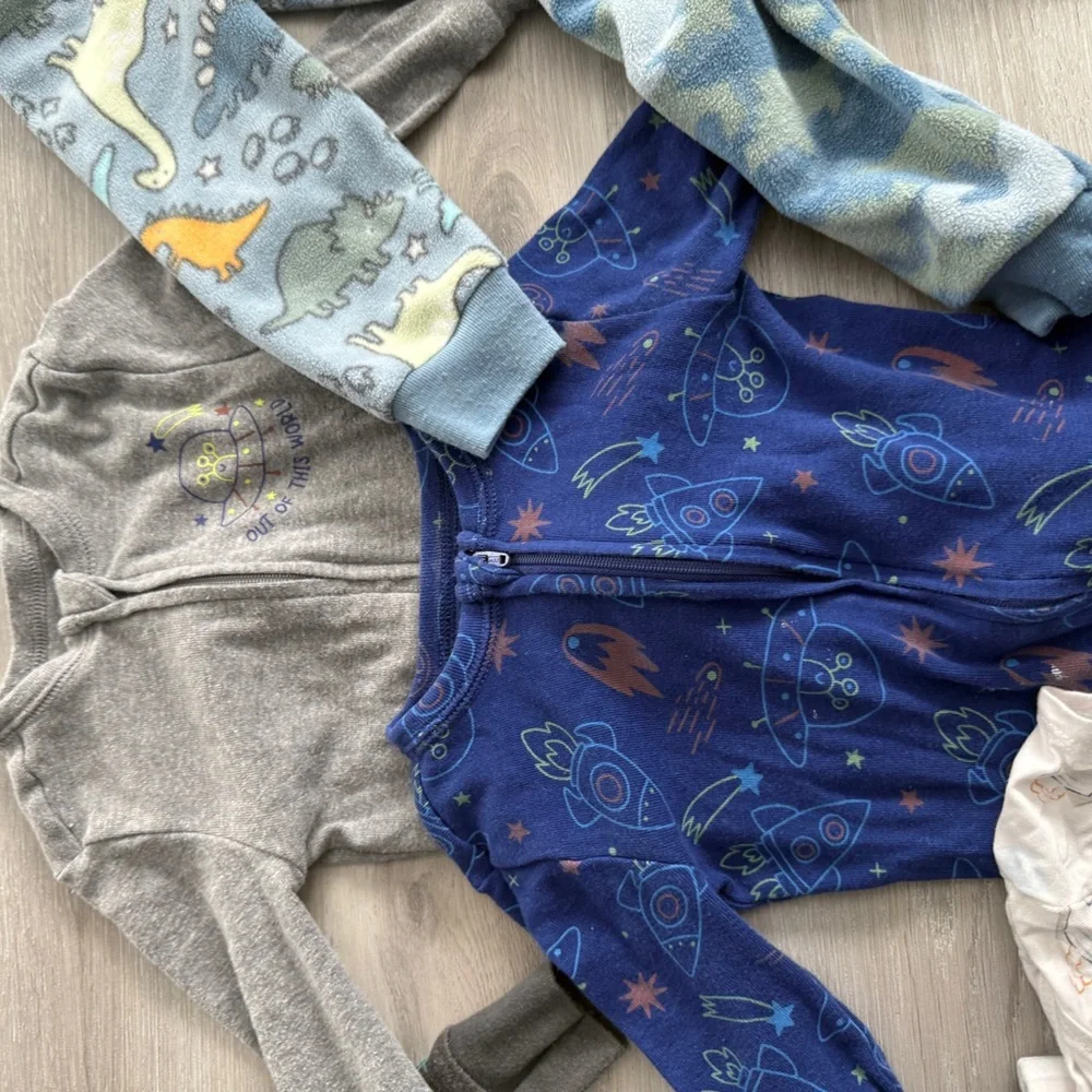 Toddler boy pajama bundle size 18 months and 18-24 months - Picture 5 of 8